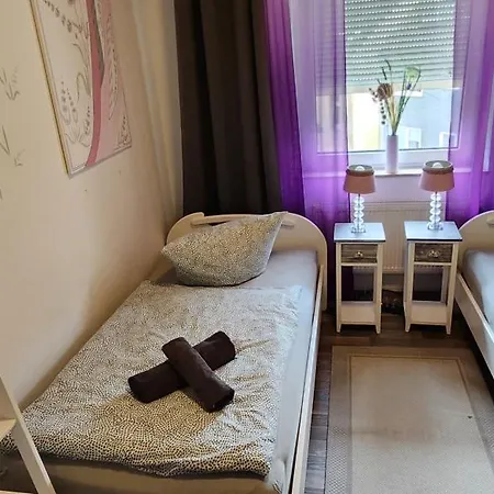 Elena Flat Lavendel Zentrum * Duisbourg
